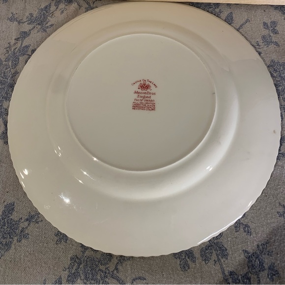 VTG Johnson Brothers Castle on the Lake - Set of 2 Dinner Plates - Picture 8 of 8